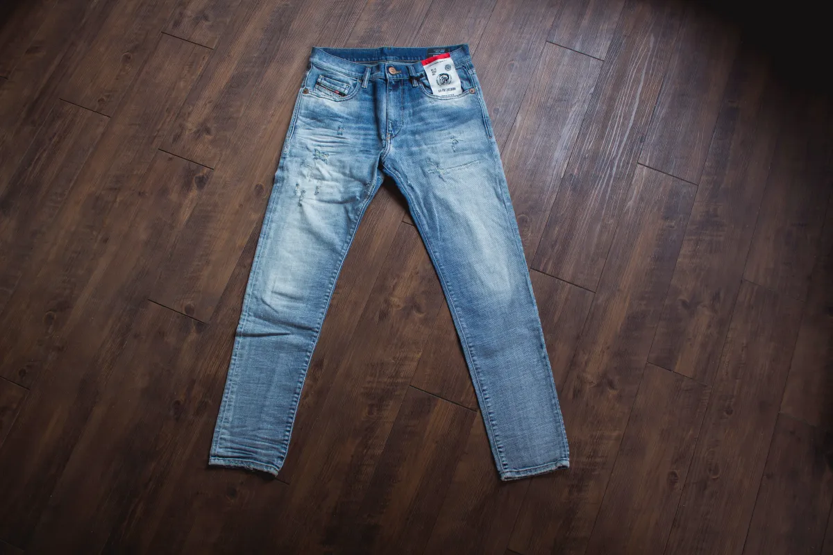 【DIESEL】D-STRUKT 009UI / 極淺藍 破壞 修身錐形 sold by Blue Beach Denim