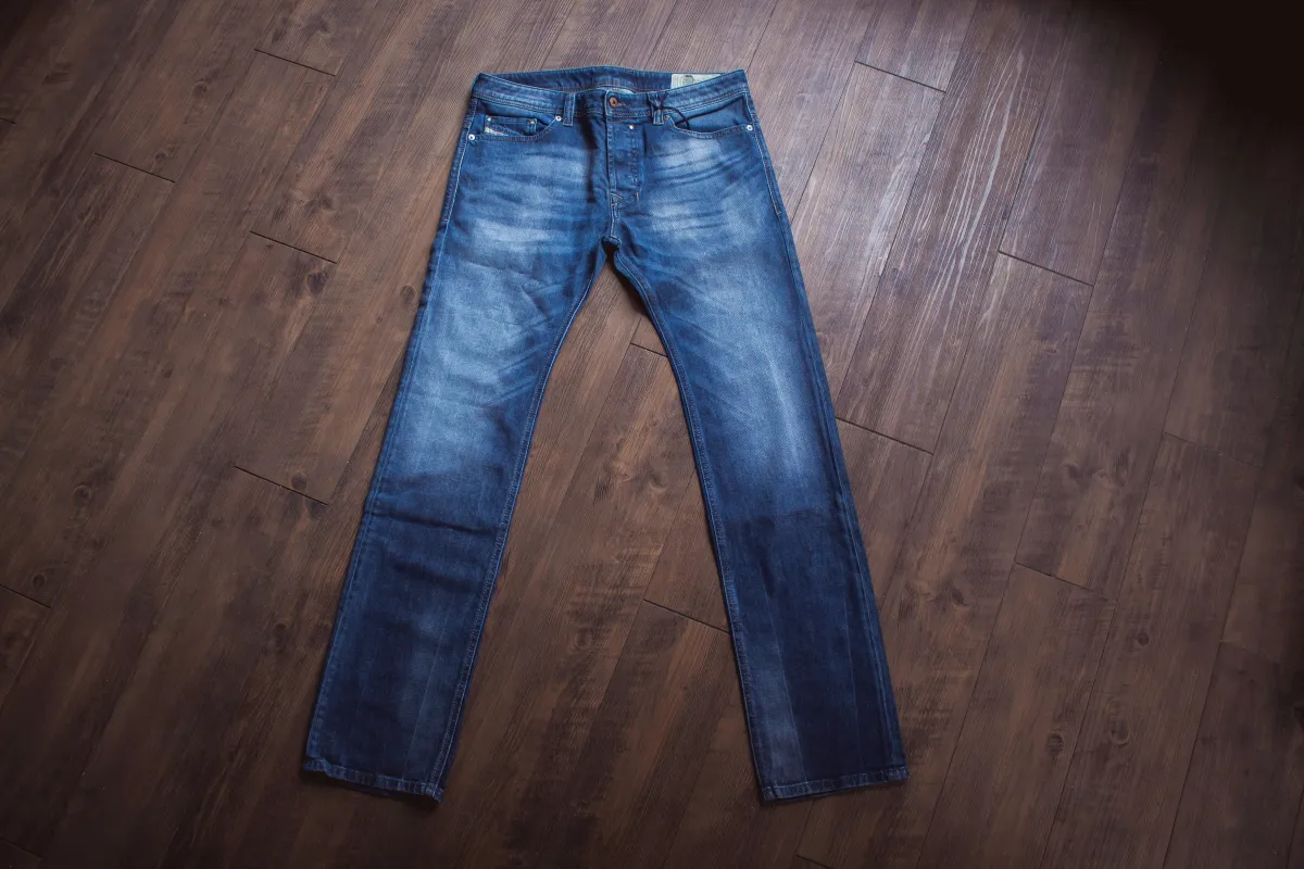 【DIESEL】SAFADO 0848C / 百搭中藍 中低腰 柴油經典小直筒 sold by Blue Beach Denim