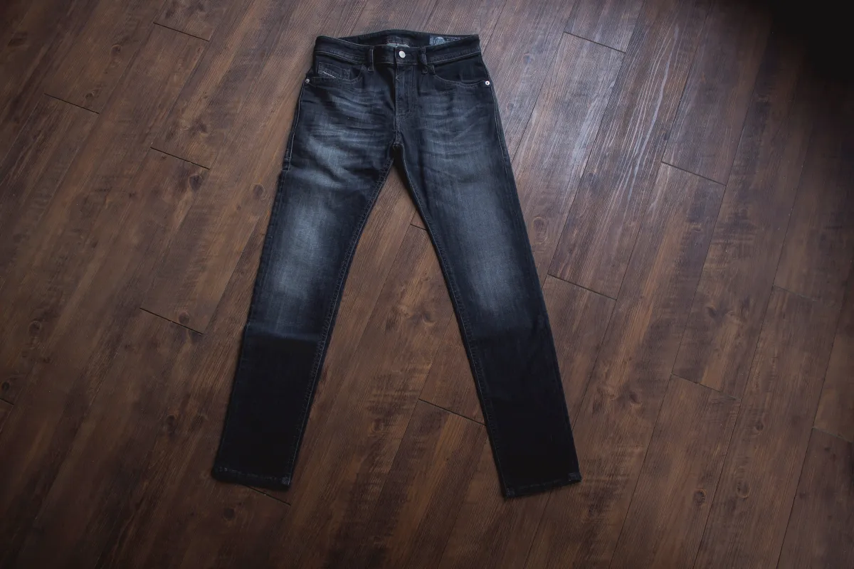 【DIESEL】THOMMER 087AM / 經典灰黑刷色 中腰 小直筒 sold by Blue Beach Denim