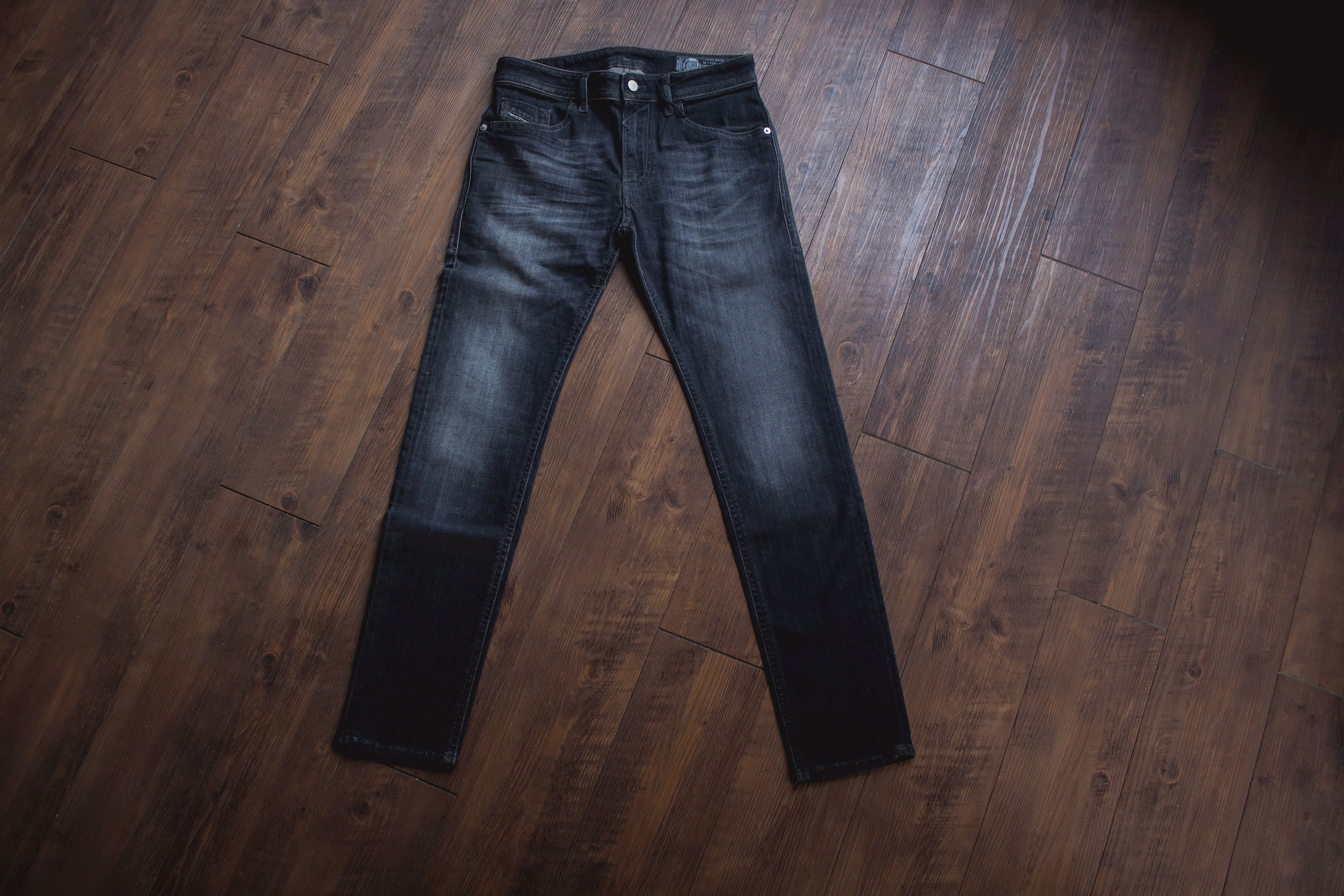【DIESEL】THOMMER 087AM / 經典灰黑刷色 中腰 小直筒 sold by Blue Beach Denim