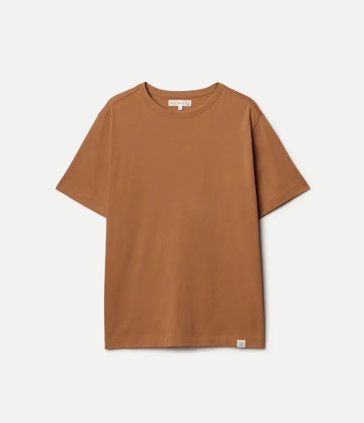 【Merz b. Schwanen】PIMATEE01 Organic Pima Cotton Caramel 匹馬棉輕磅圓領焦糖色素T sold by Blue Beach Denim