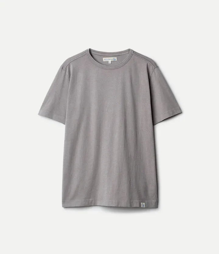 【Merz b. Schwanen】PIMATEE01 Organic Pima Cotton Basalt 匹馬棉輕磅圓領岩灰色素T sold by Blue Beach Denim