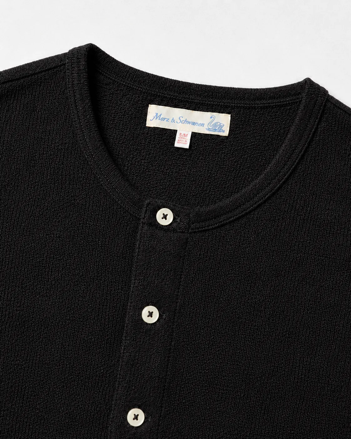 【Merz b. Schwanen】2M07 Mid-Century Machine Short Sleeve Henley Black 黑色復古圓織亨利領短袖Tee sold by Blue Beach Denim product image thumbnail 3