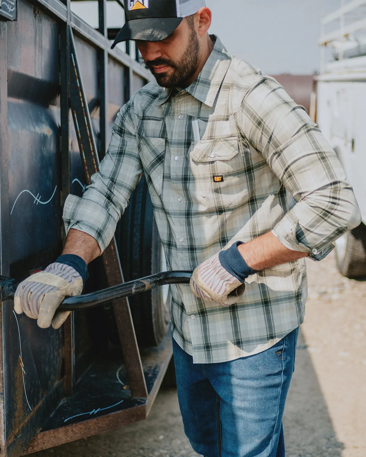 MEN'S LIGHTWEIGHT LS WESTERN SHIRT sold by CAT Workwear product image thumbnail 2