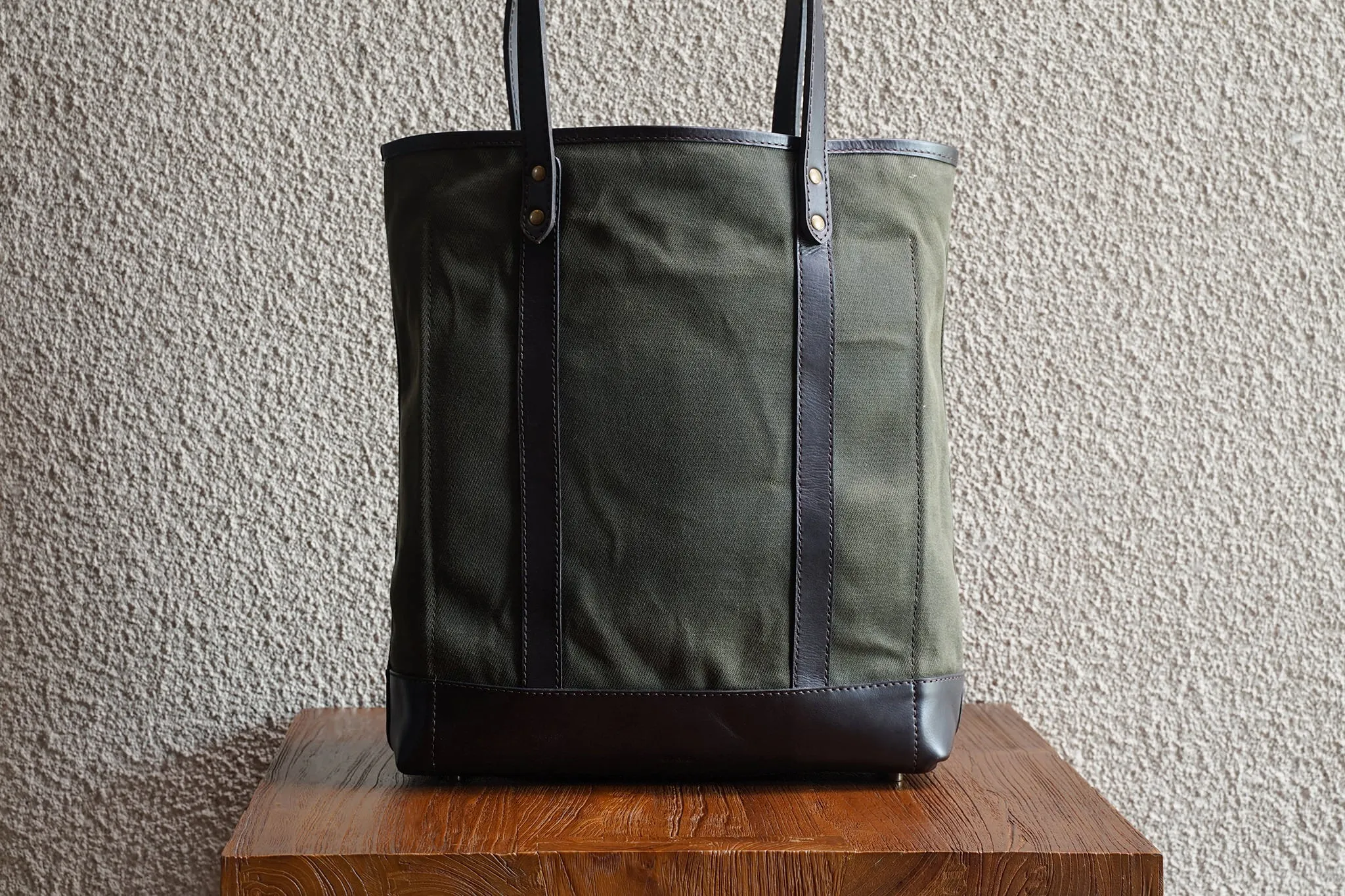 Slim Tote/Olive - Waxed Twill - 2 Weeks Preorder sold by Cravar product image thumbnail 4