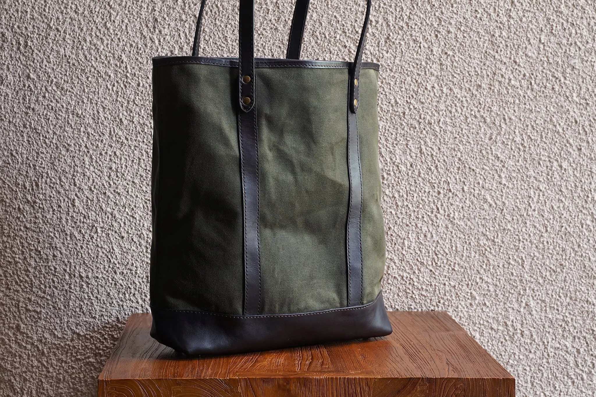 Slim Tote/Olive - Waxed Twill - 2 Weeks Preorder sold by Cravar product image thumbnail 3