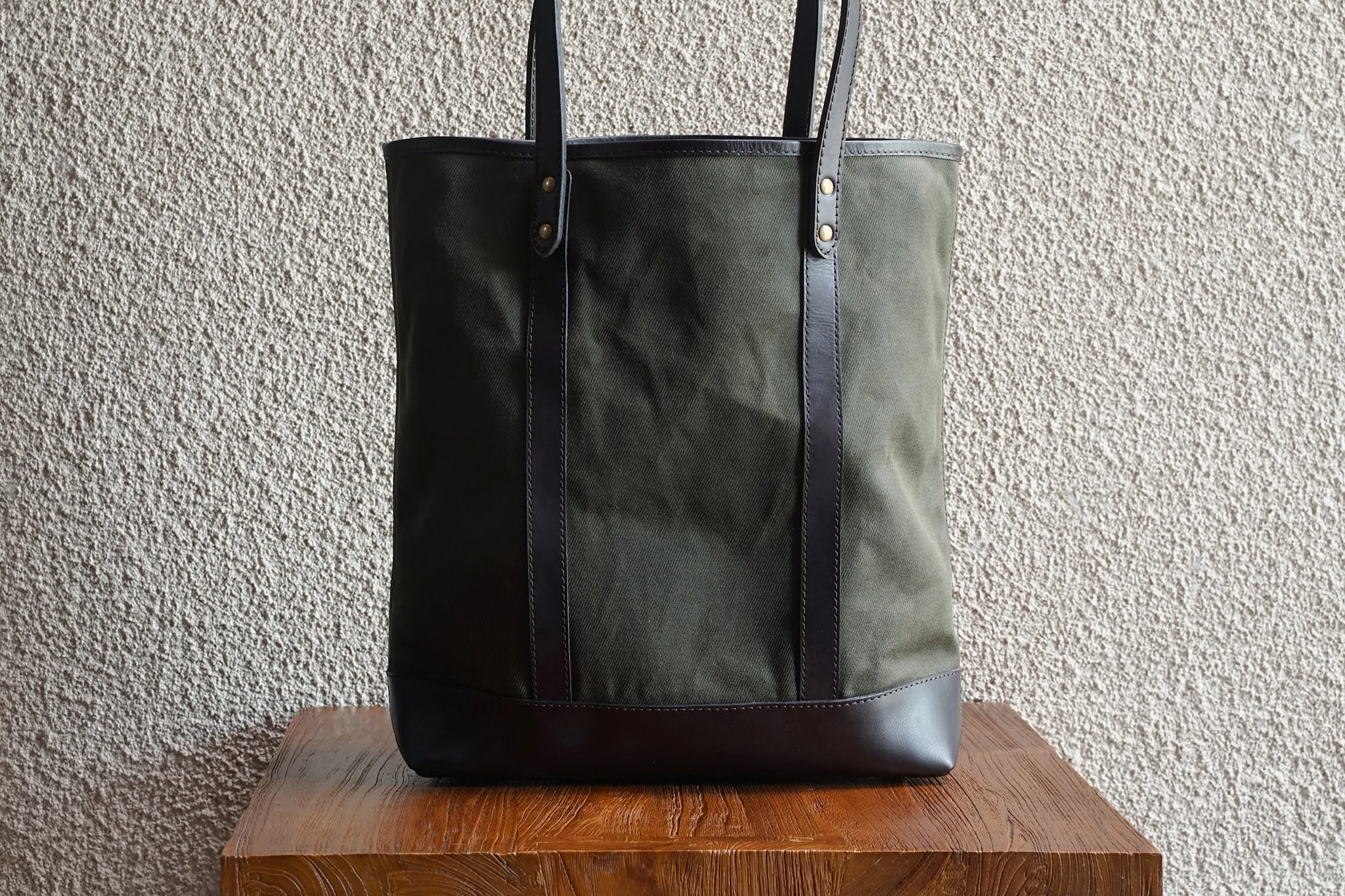 Slim Tote/Olive - Waxed Twill - 2 Weeks Preorder sold by Cravar product image thumbnail 2