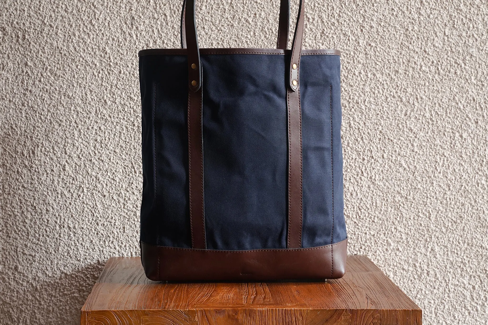 Slim Tote/Navy - Waxed Twill - 3 Weeks Preorder sold by Cravar product image thumbnail 4