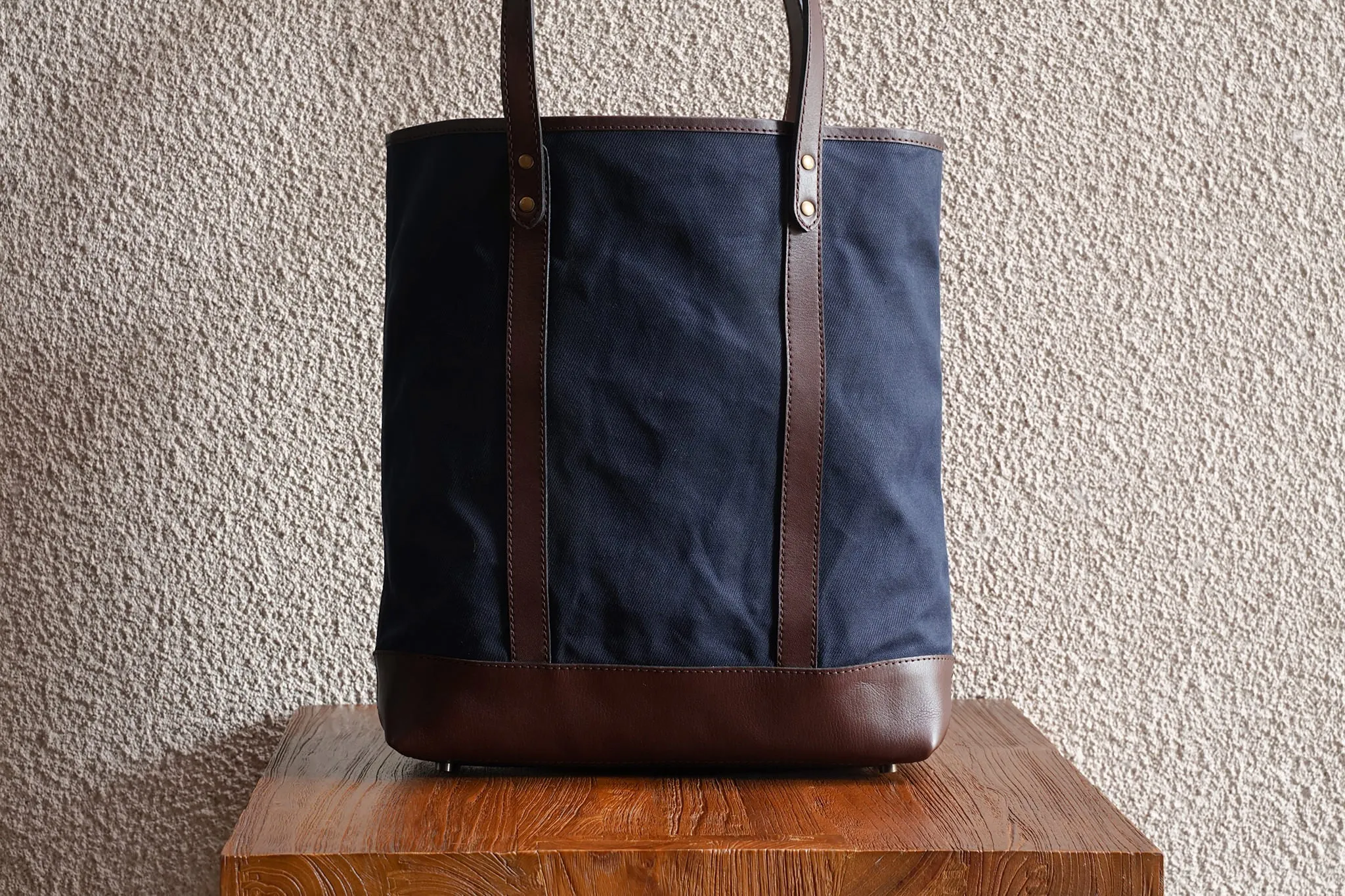 Slim Tote/Navy - Waxed Twill - 3 Weeks Preorder sold by Cravar product image thumbnail 2