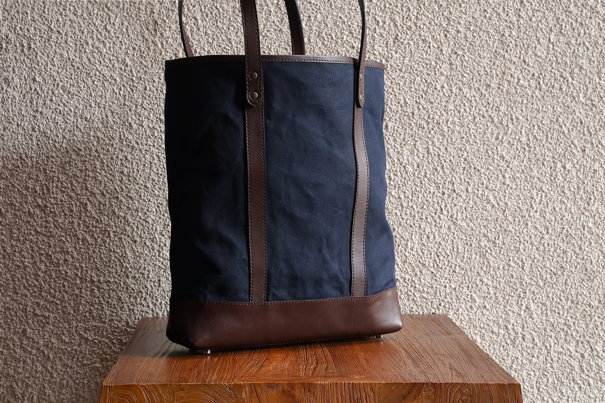 Slim Tote/Navy - Waxed Twill - 3 Weeks Preorder sold by Cravar product image thumbnail 3