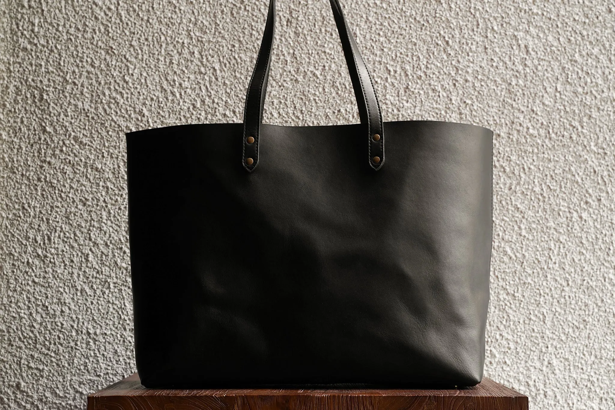 Wide Tote/Black - 3 Weeks Preorder sold by Cravar product image thumbnail 3