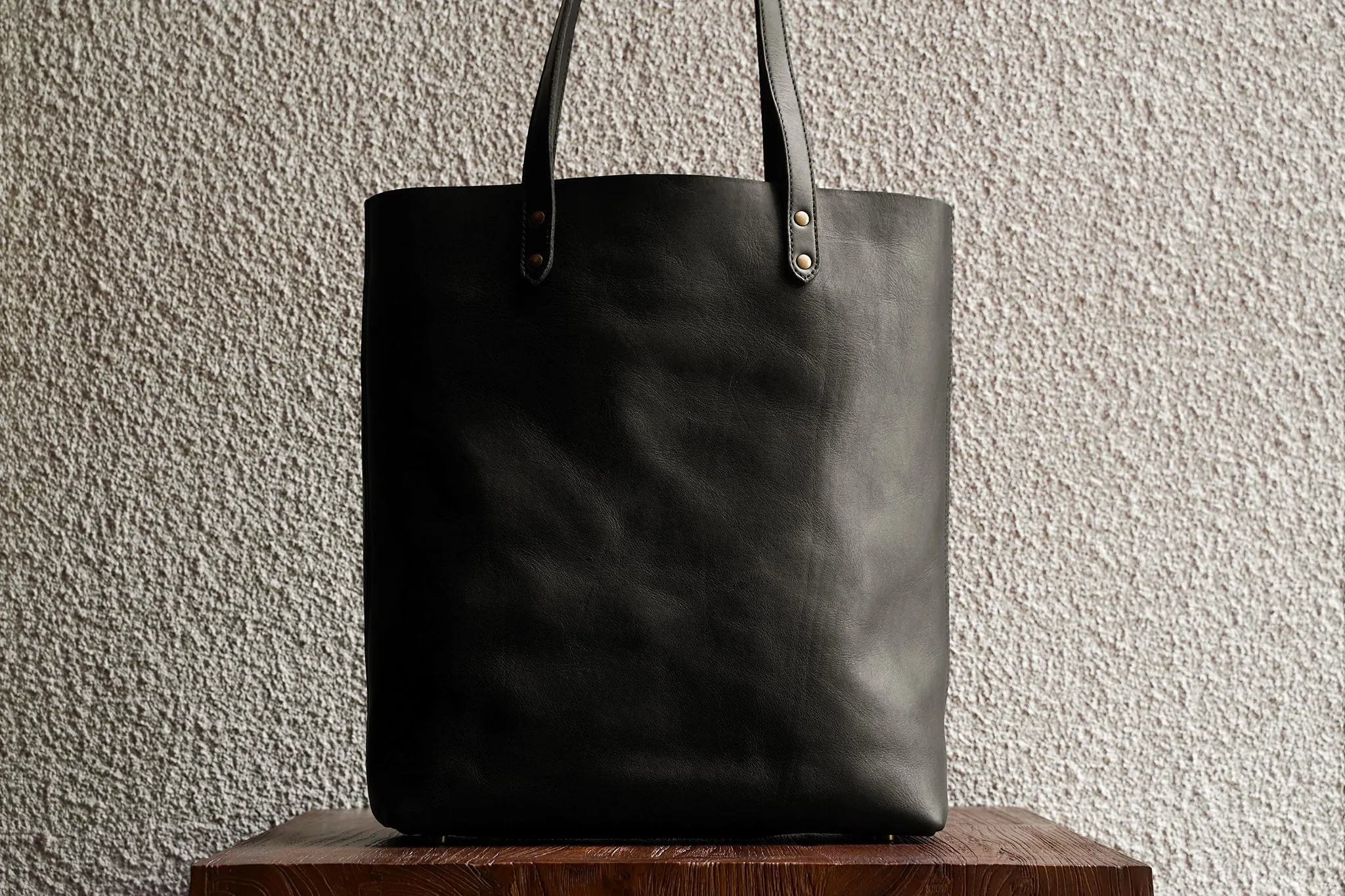 Slim Tote/Black sold by Cravar