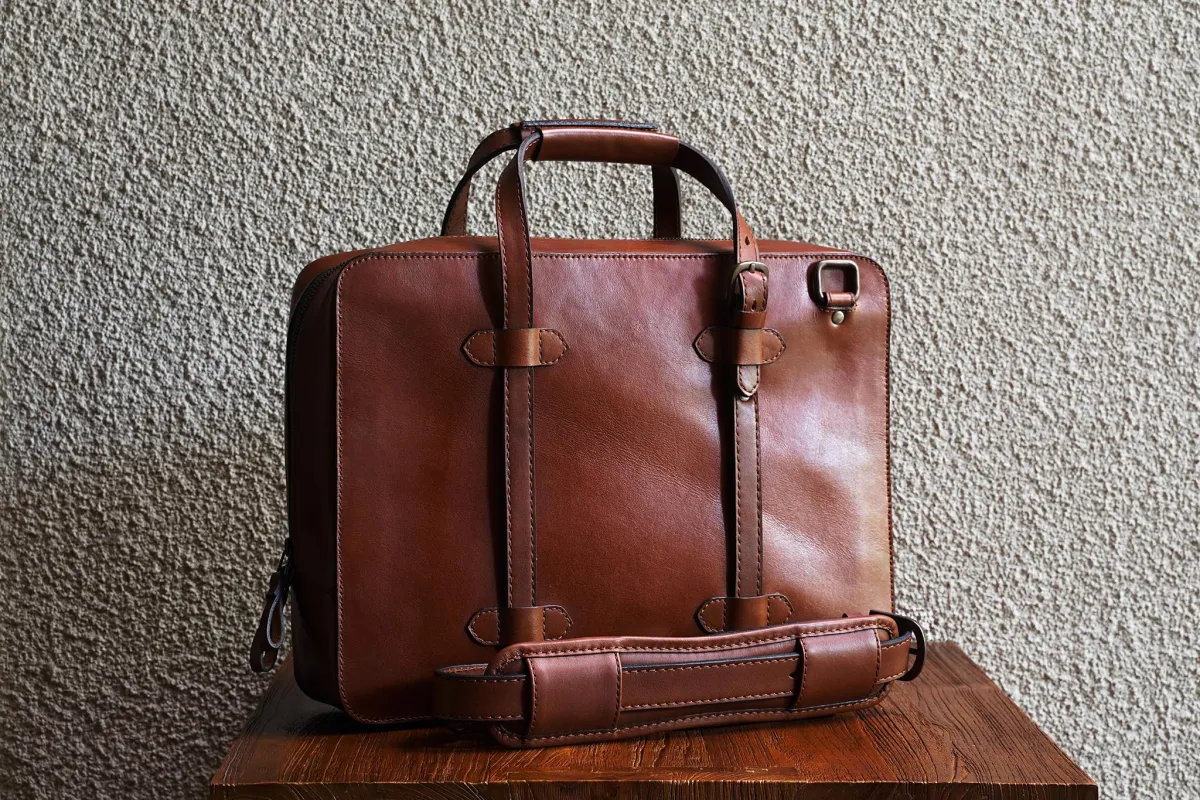 C.O. 15/Vintage Brown sold by Cravar
