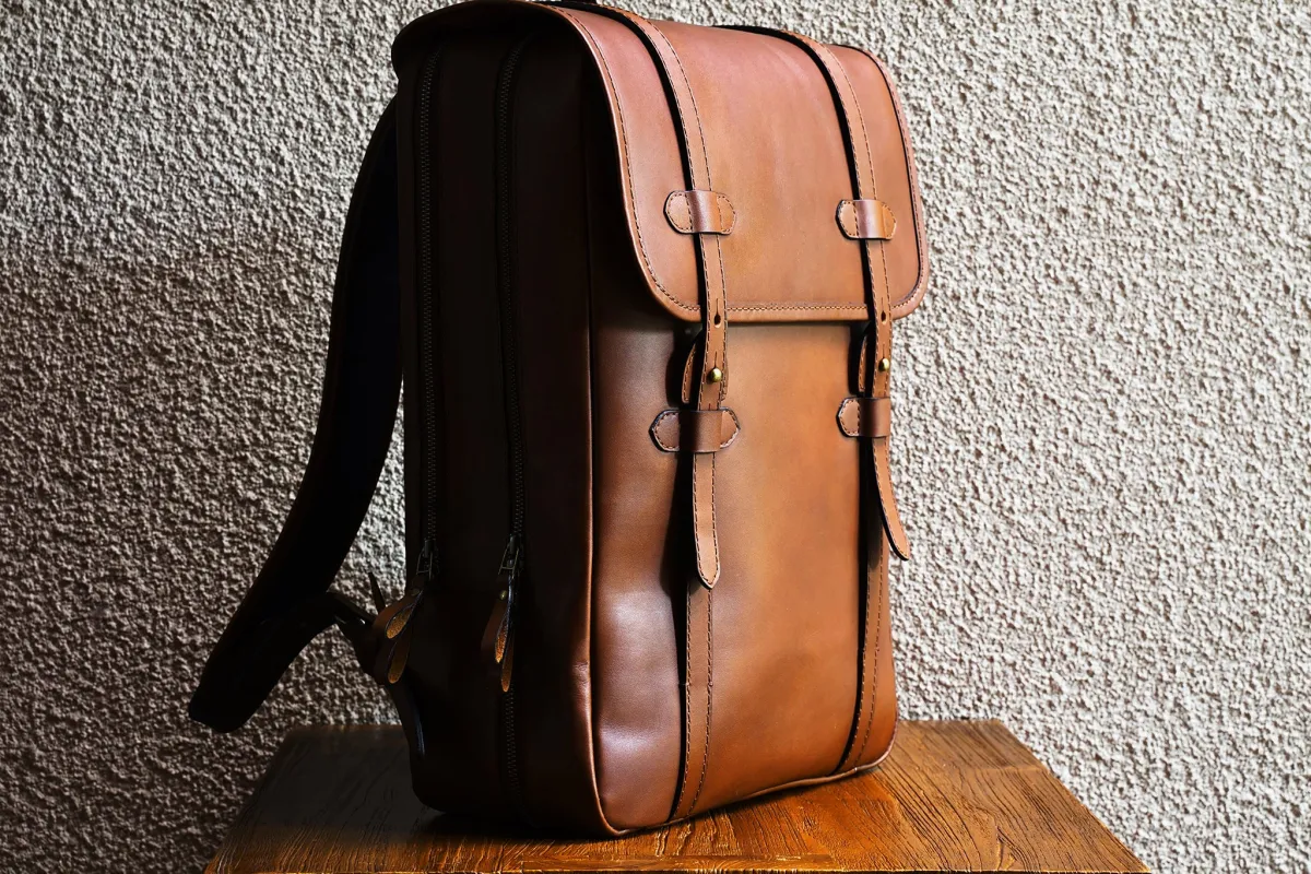 Urbanpack L/Vintage Brown sold by Cravar