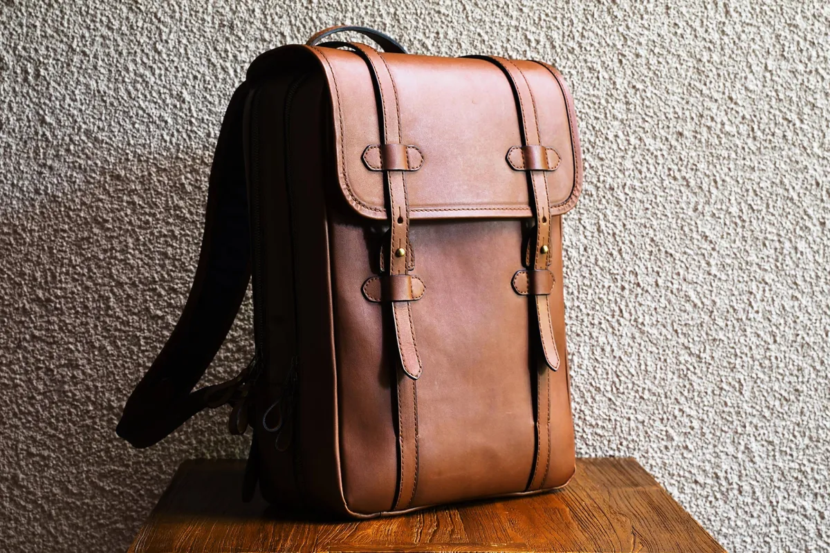 Urbanpack M/Vintage Brown sold by Cravar