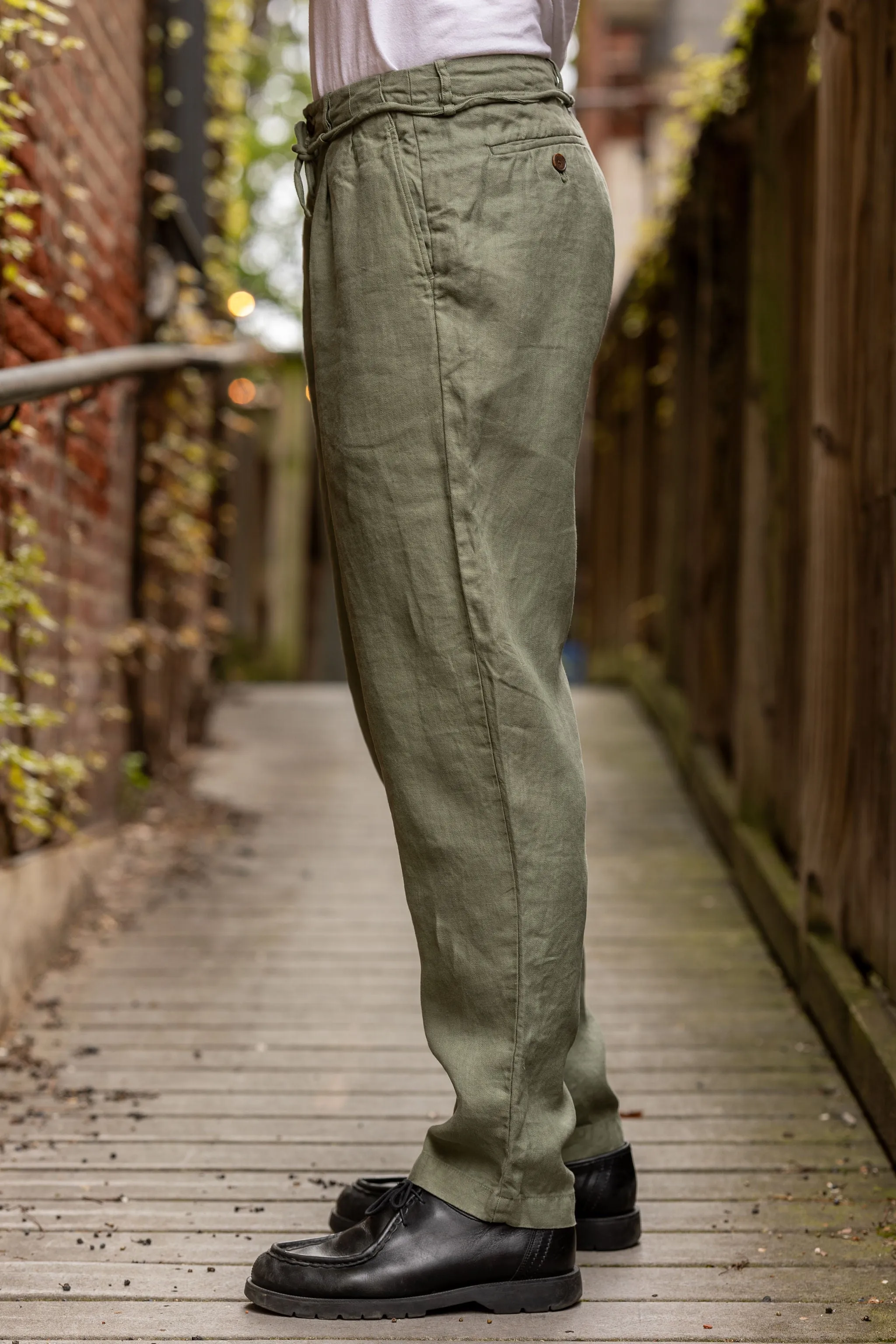 Seuvas Linen Tapered 2-Tuck Pants - Olive sold by Franklin and Poe product image thumbnail 2