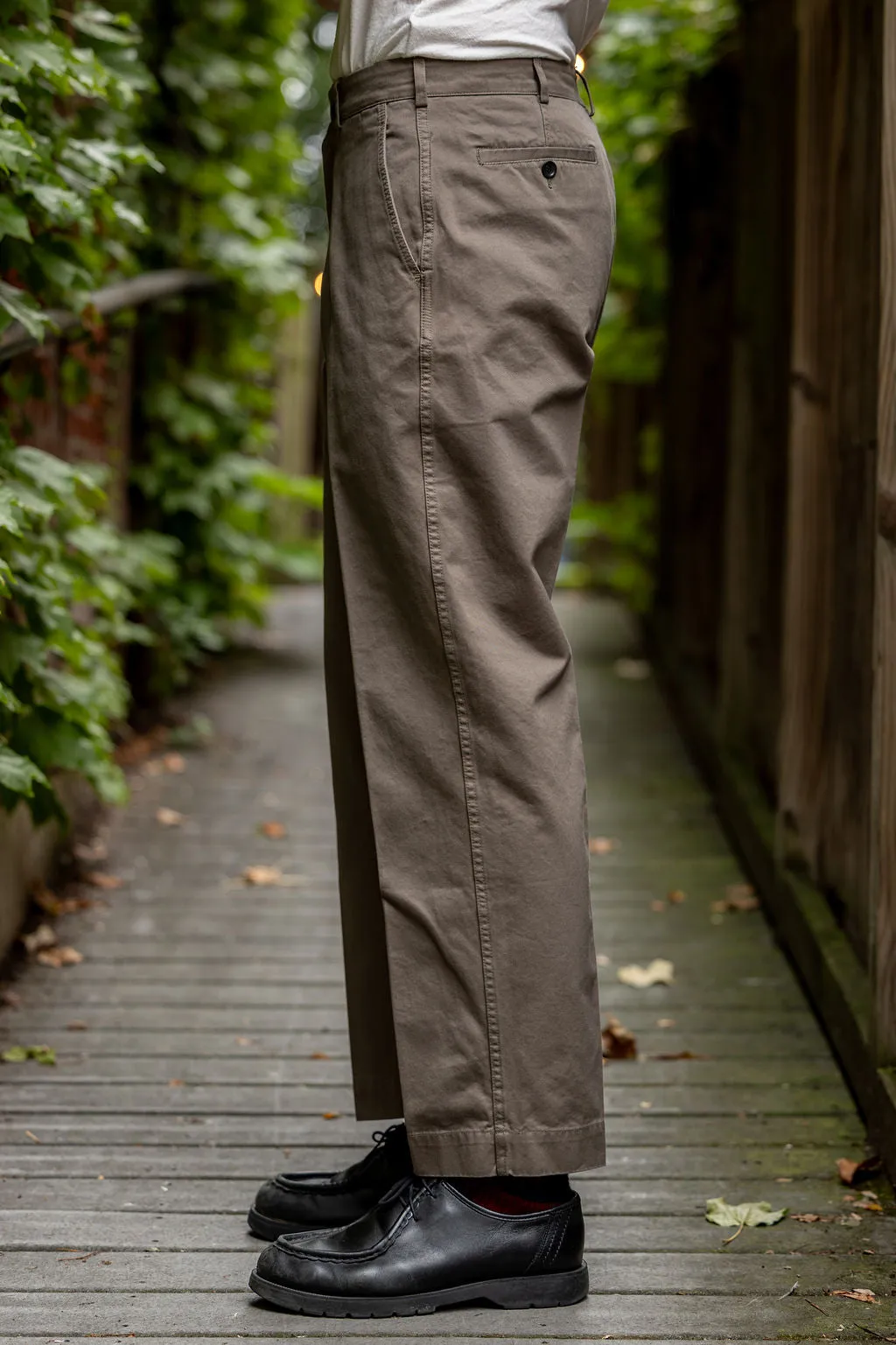 Knickerbocker Canal Tapered TwillForm Pant - Granite sold by Franklin and Poe product image thumbnail 2