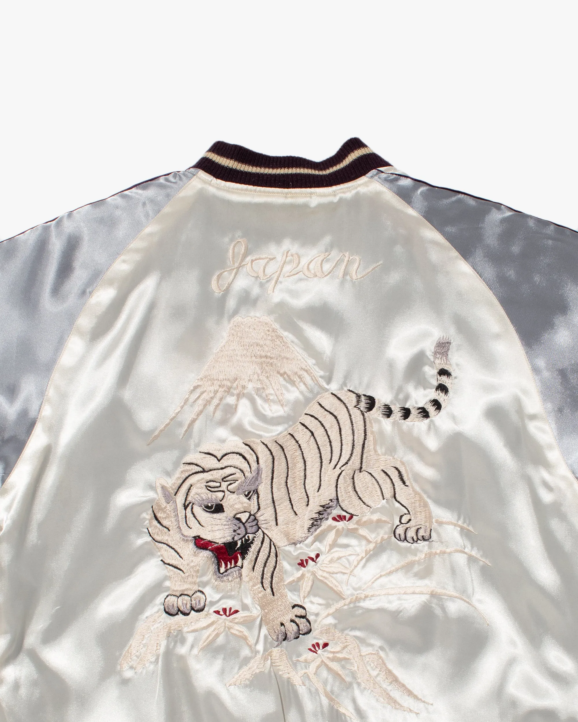 Japanese Repro Souvenir Jacket, Reversible, White with Dragons and Tiger - L sold by Kiriko product image thumbnail 3