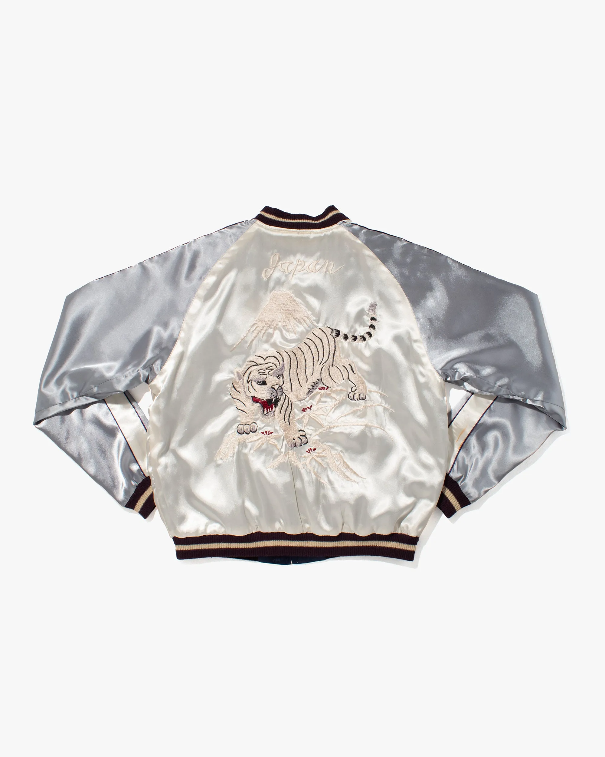 Japanese Repro Souvenir Jacket, Reversible, White with Dragons and Tiger - L sold by Kiriko product image thumbnail 5