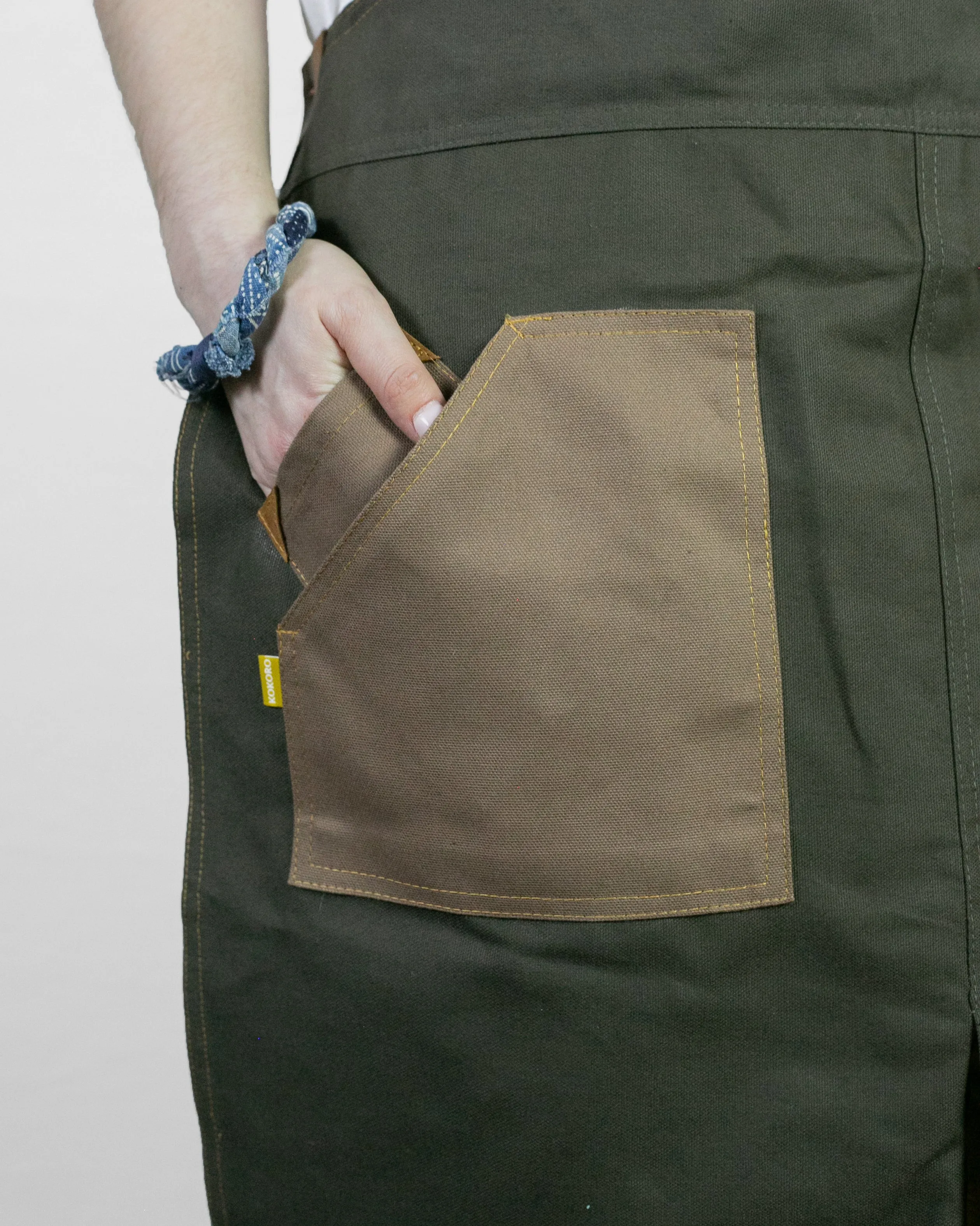 Kokoro Original Work Apron, Full, Canvas Two-Tone, Brown Pocket on Olive sold by Kiriko product image thumbnail 3