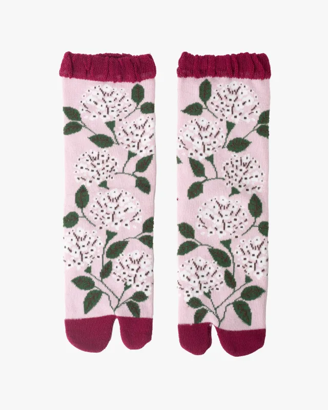 Kurochiku, Tabi Socks, Crew, Light Pink with White Wildflowers - S/M sold by Kiriko