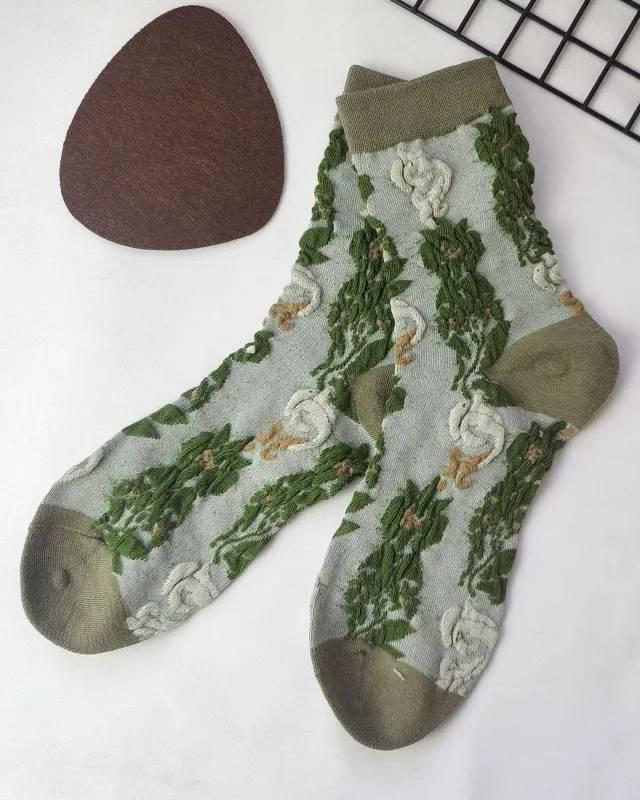 Tourtiwi, Retro Green Floral Pattern, Crew Socks made by Kiriko