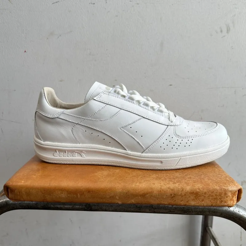 B. ELITE H ITALIA SPORT | WHITE | DIADORA sold by Man Ready