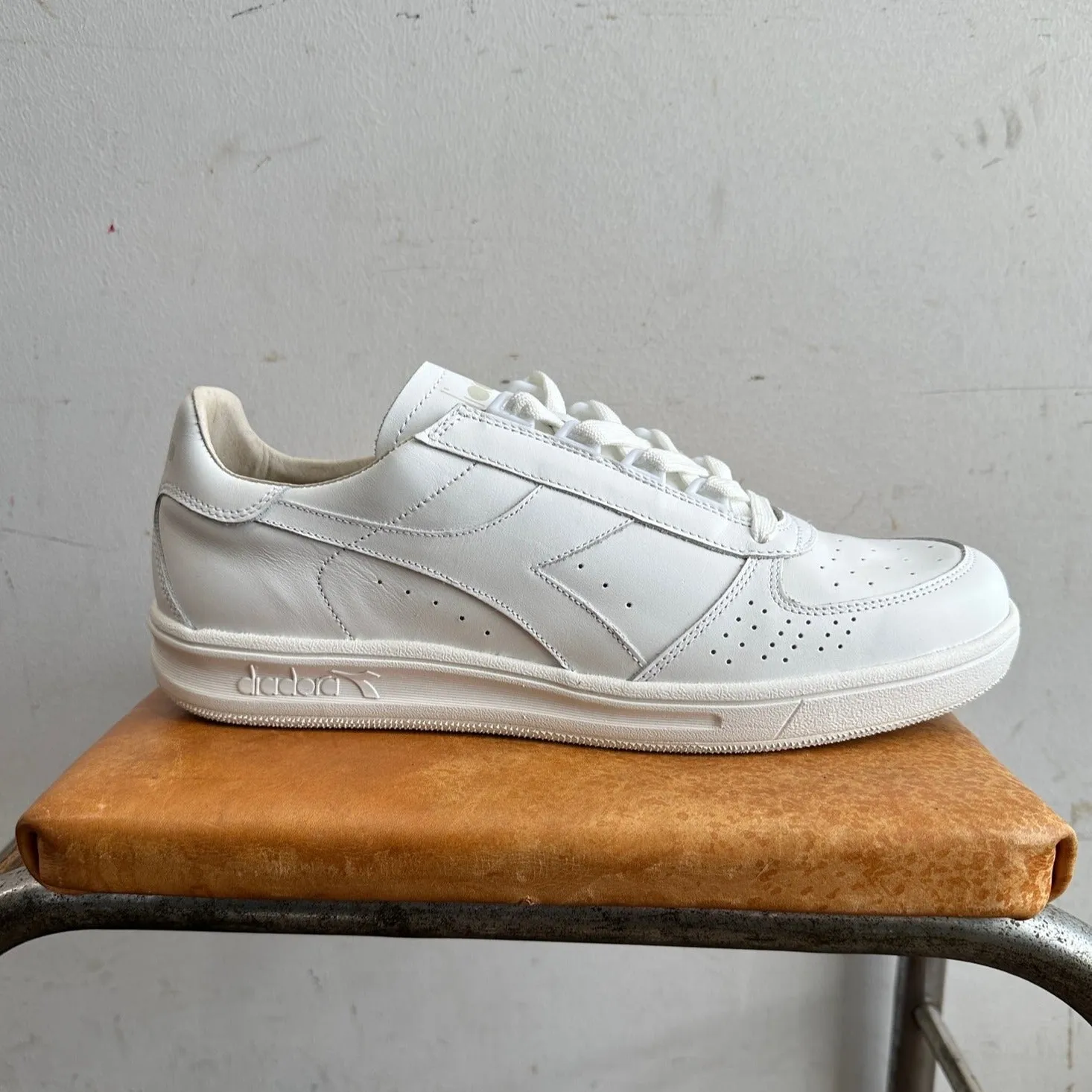 B. ELITE H ITALIA SPORT | WHITE | DIADORA sold by Man Ready
