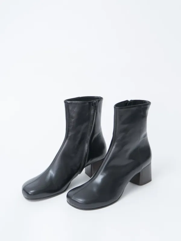 Anatomic Boots 55 - Black sold by Namu Shop