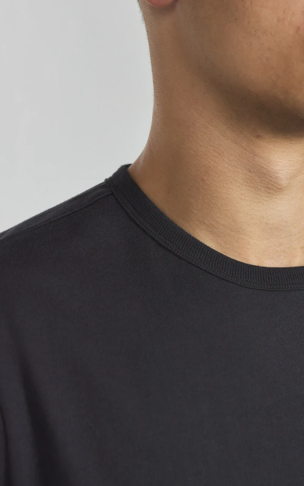 Merz b. Schwanen 2M15 Sturdy Jersey T-Shirt Charcoal sold by Cultizm product image thumbnail 3