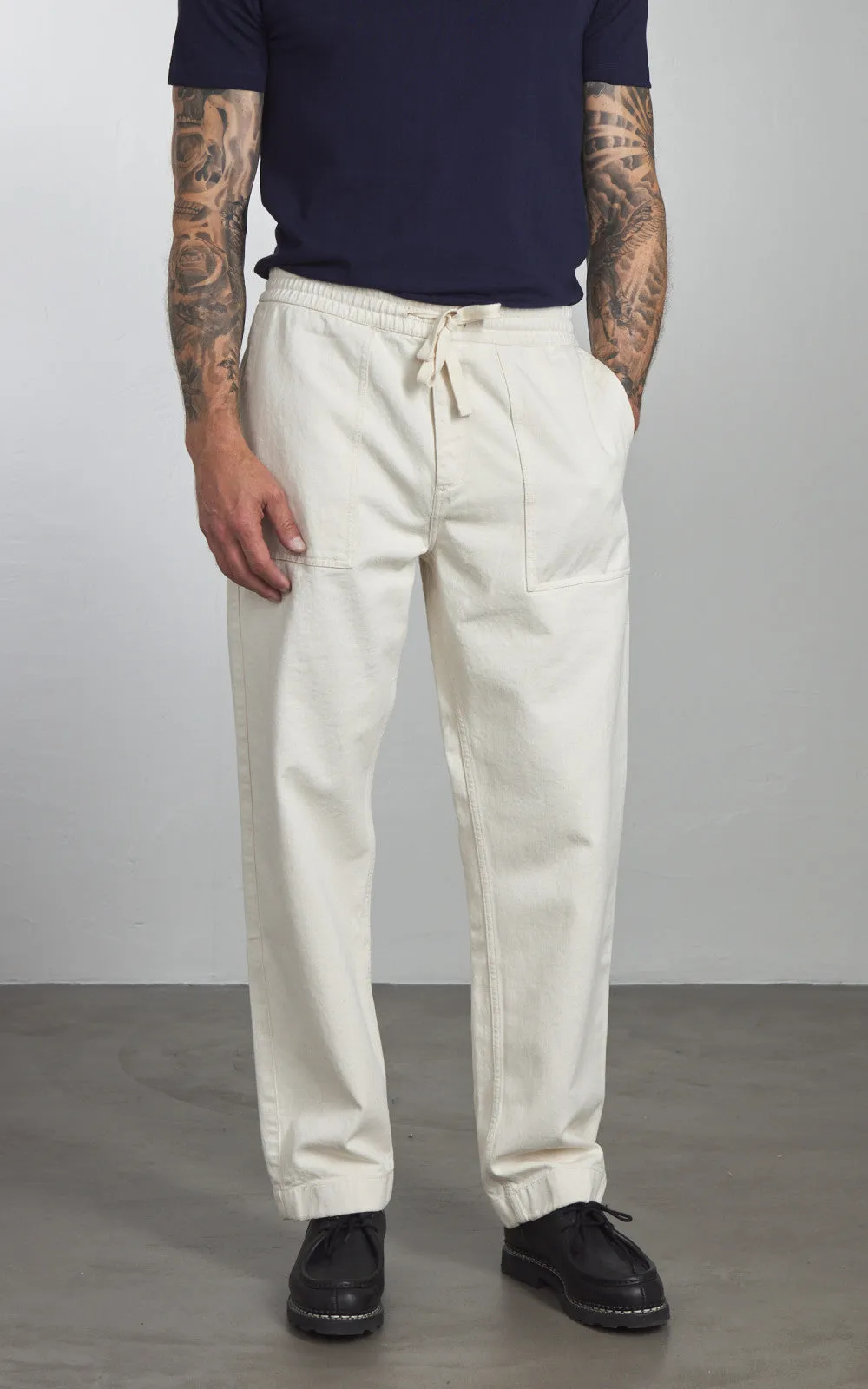 Merz b. Schwanen PANTS05 Broken Twill Drawstring Pants Nature sold by Cultizm product image thumbnail 2