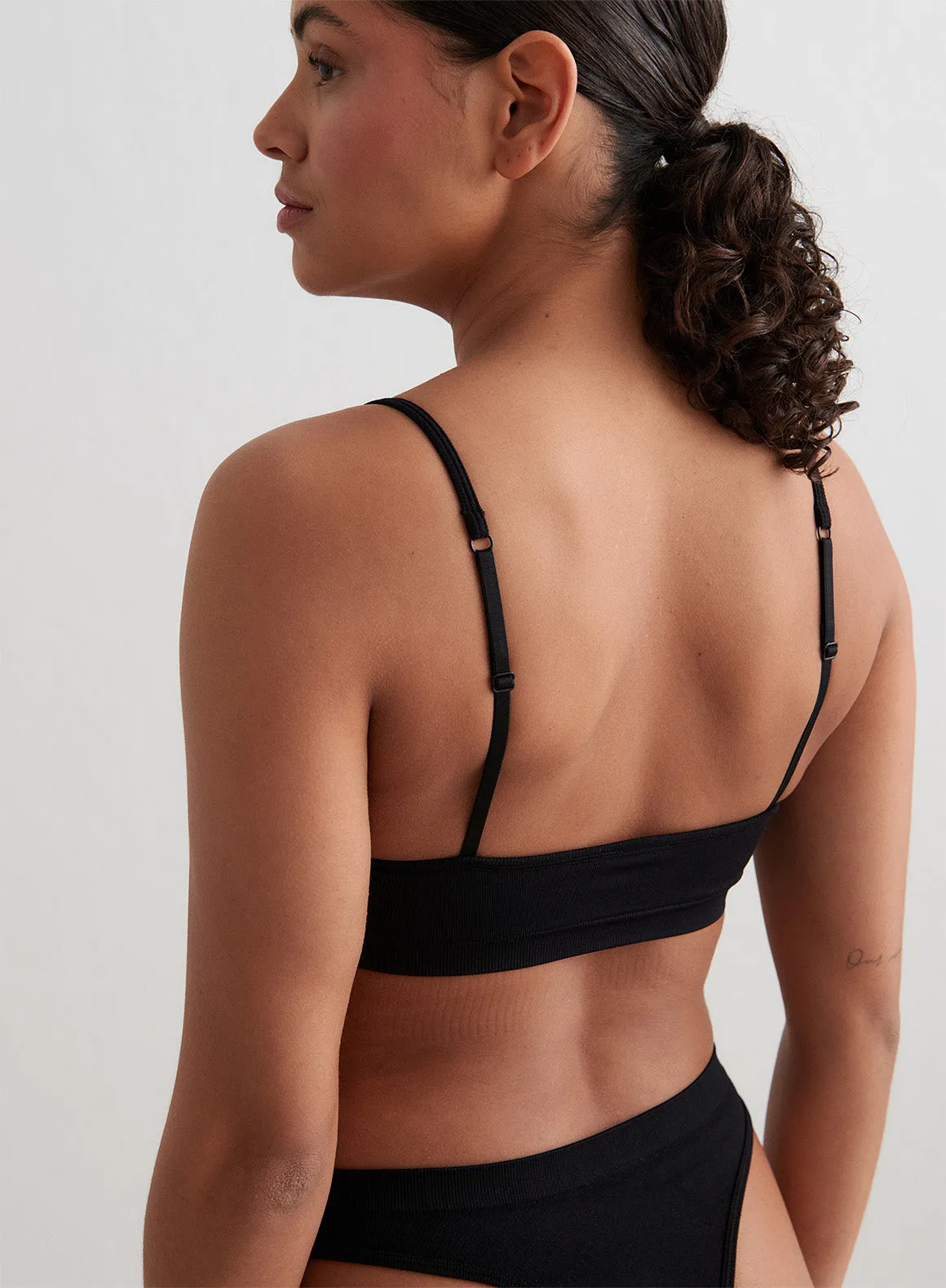 Black Seamless Bra sold by Aimn product image thumbnail 2