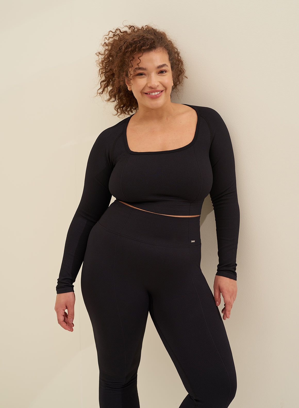 Black Luxe Seamless Crop Long Sleeve sold by Aimn product image thumbnail 3