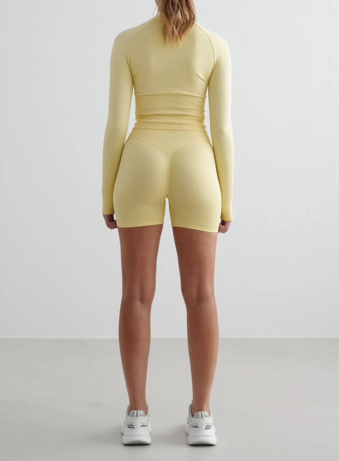 Mellow Shape Seamless Hotpants & Zip Jacket Set sold by Aimn product image thumbnail 2
