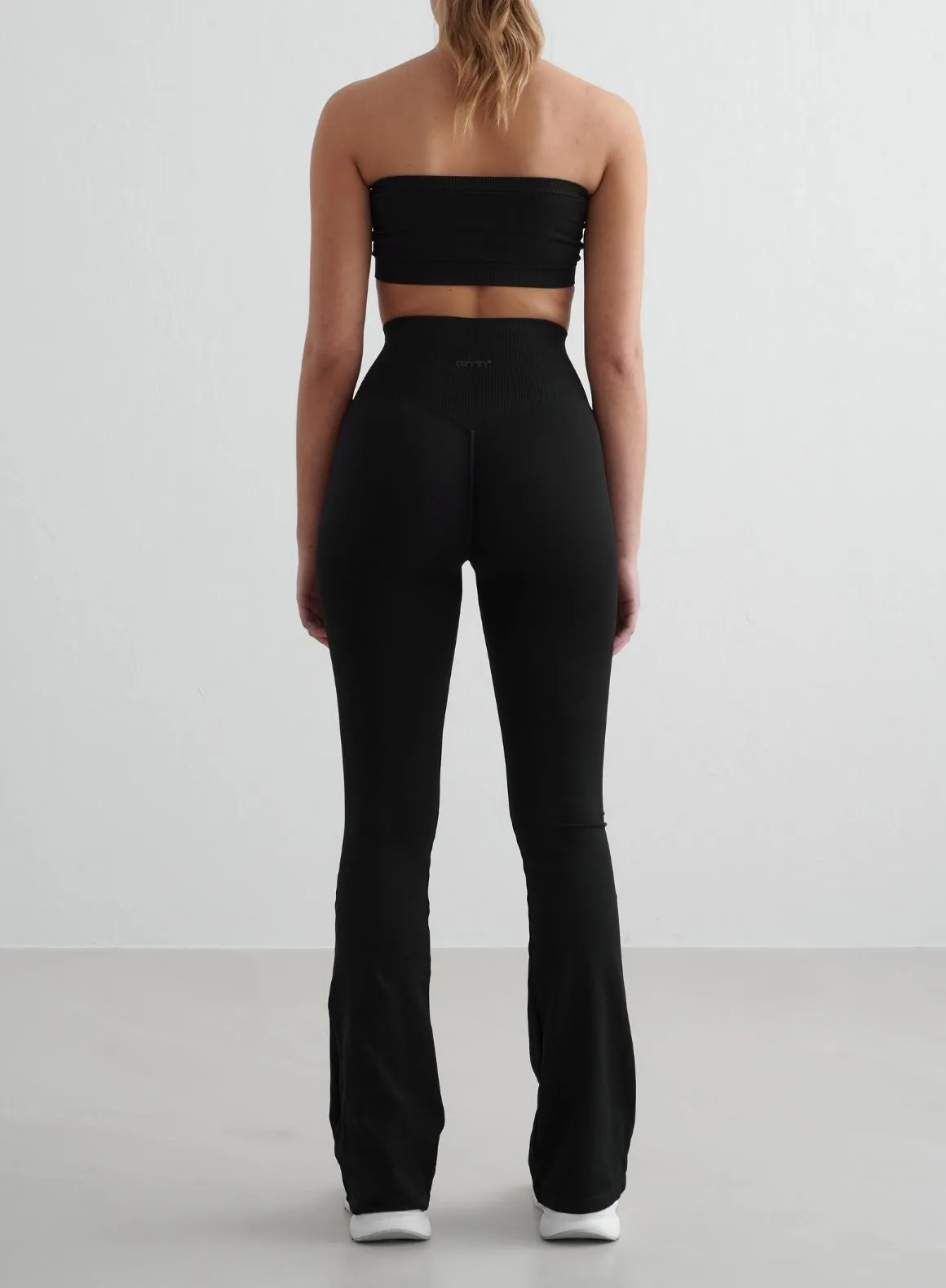 Black Shape Seamless Flare Tights & Bandeau Set sold by Aimn product image thumbnail 2