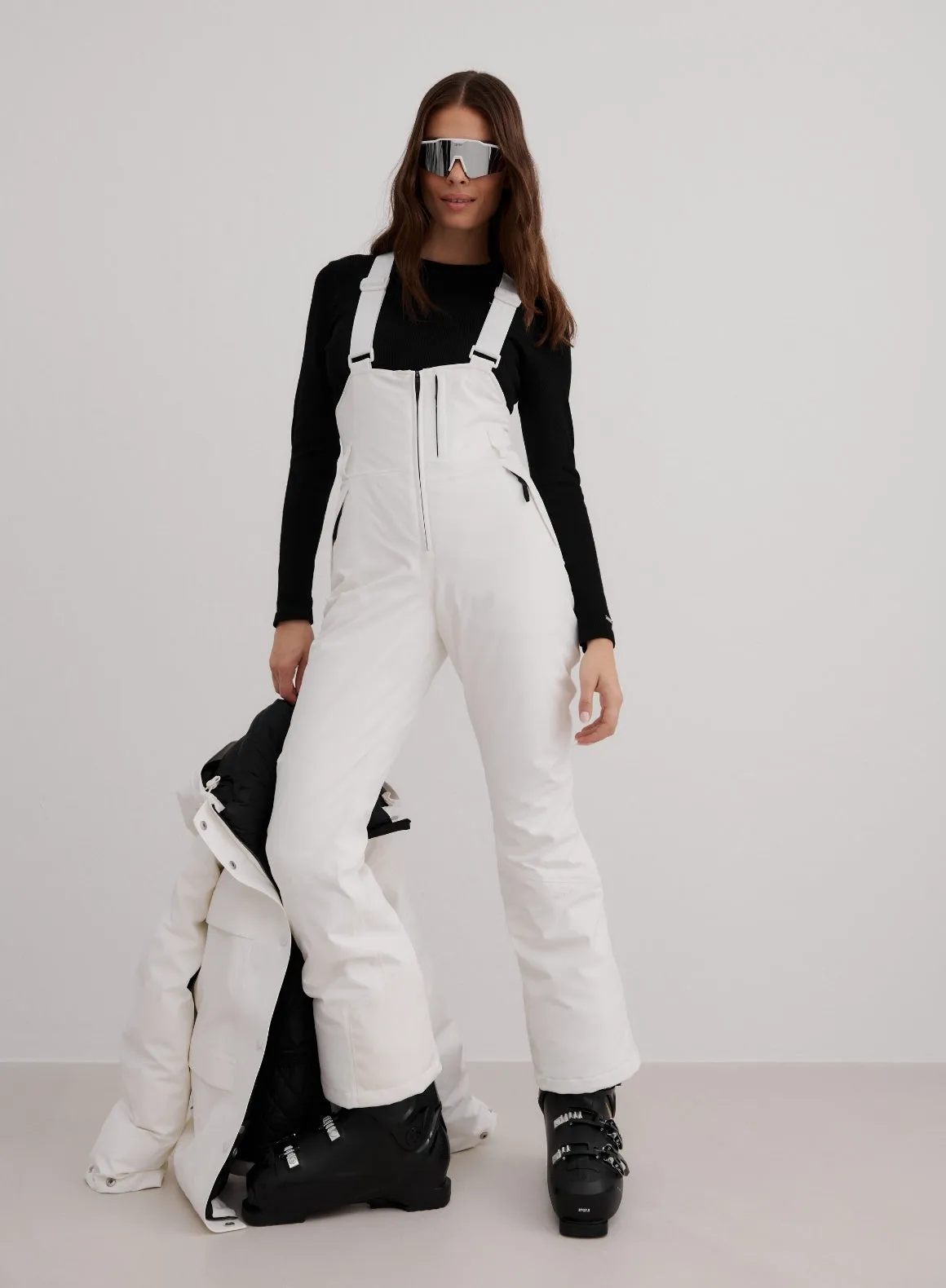 Off-White Vermont Ski set sold by Aimn product image thumbnail 4