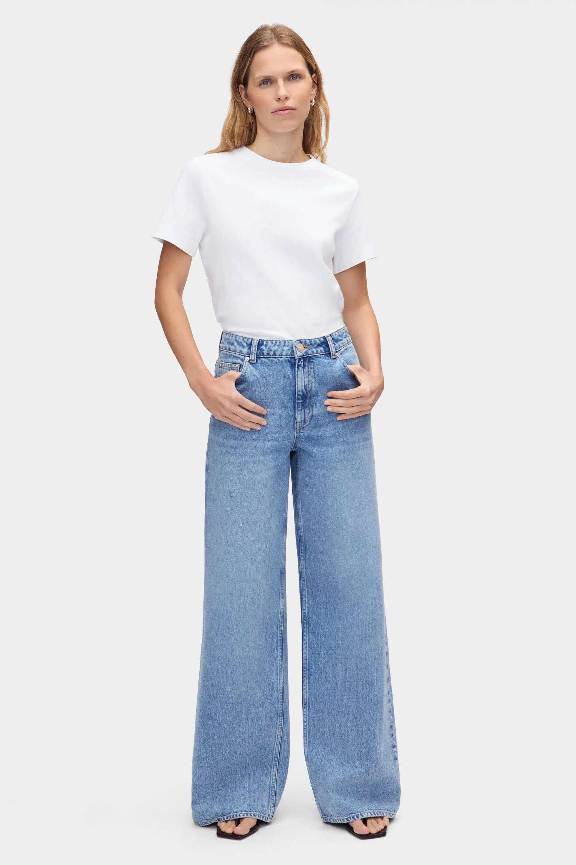 Low Rise Loose Wide-Leg Jeans sold by Aligne product image thumbnail 2