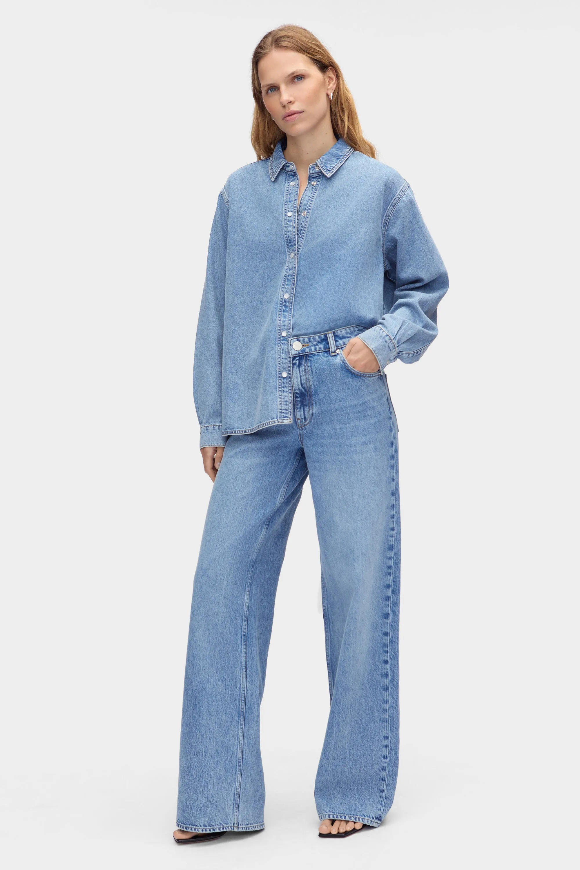 Low Rise Loose Wide-Leg Jeans sold by Aligne