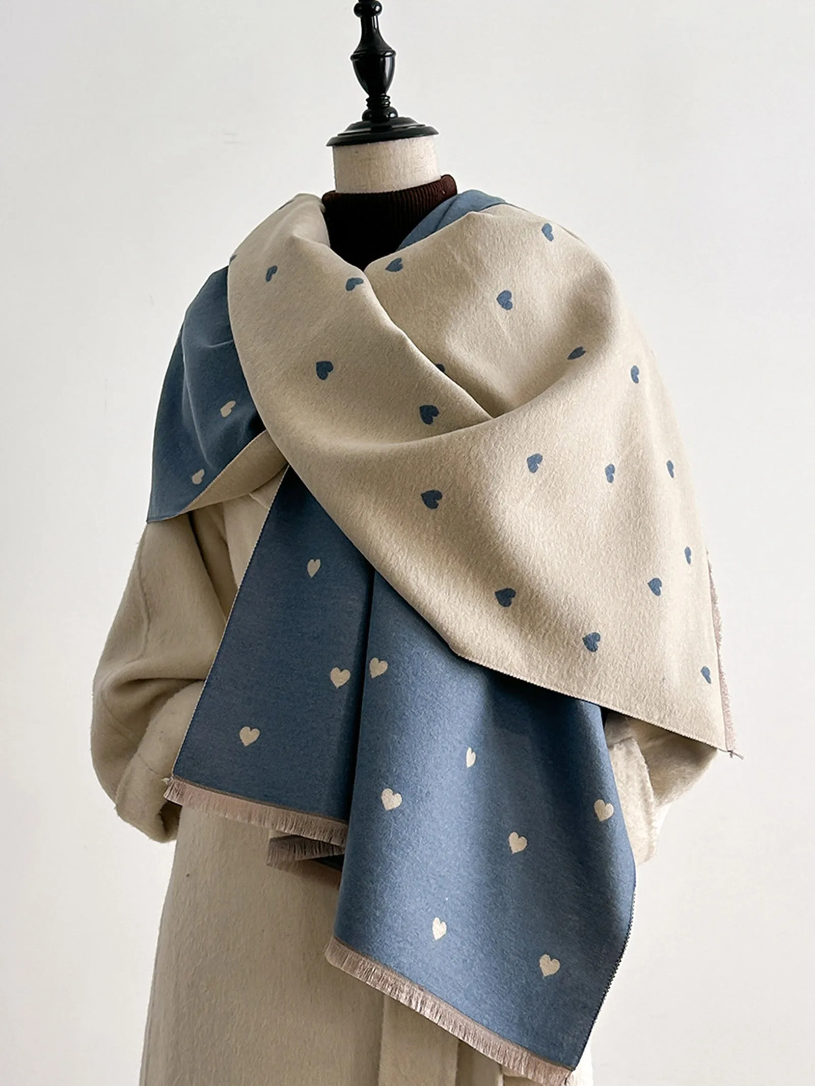 Double-Sided Heart-Jacquard Fringed Scarf sold by Lintico product image thumbnail 5