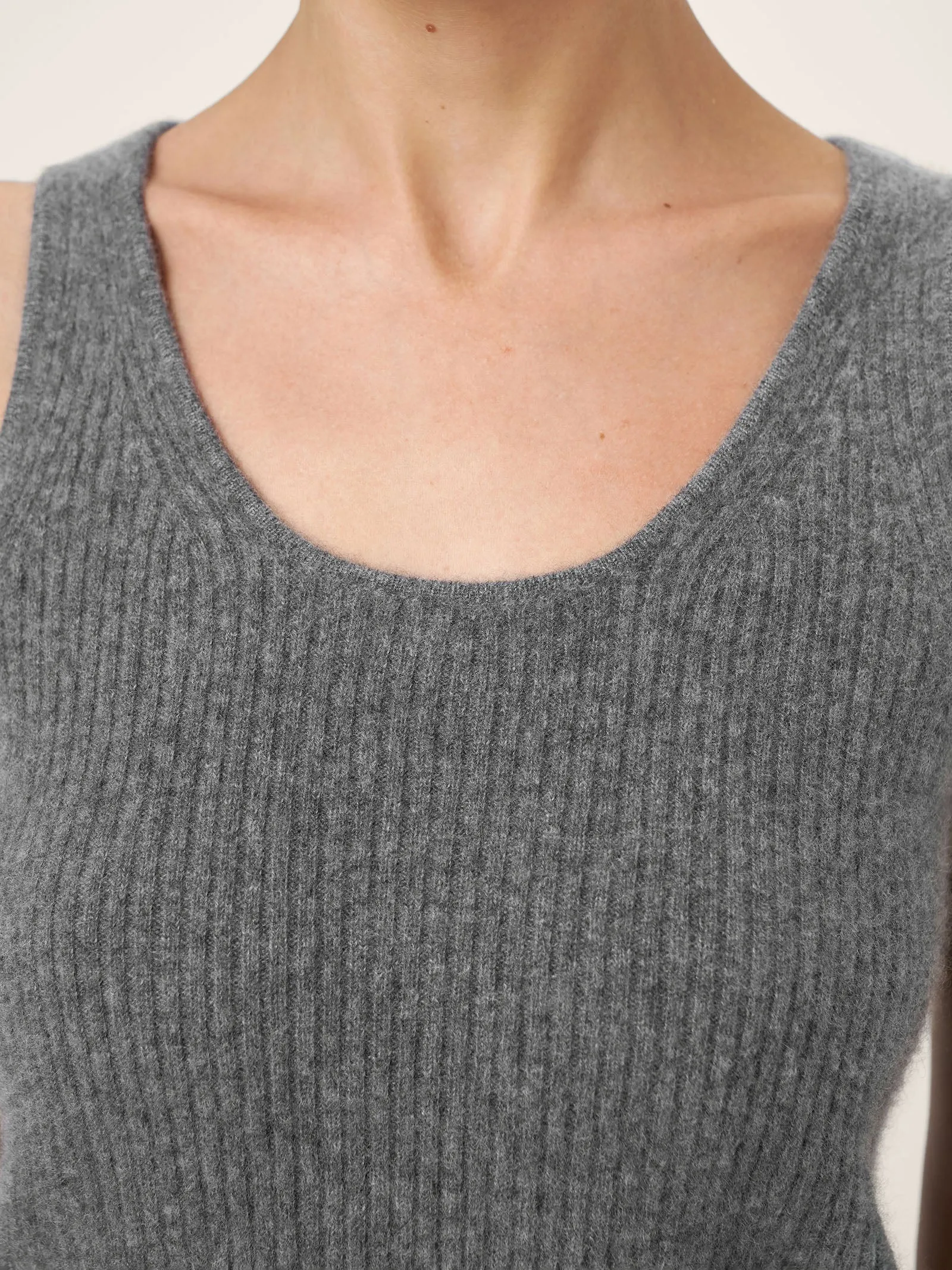 100% Mongolian Cashmere Versatile Crew Neck Tank Top VIVIANA sold by Lintico product image thumbnail 5