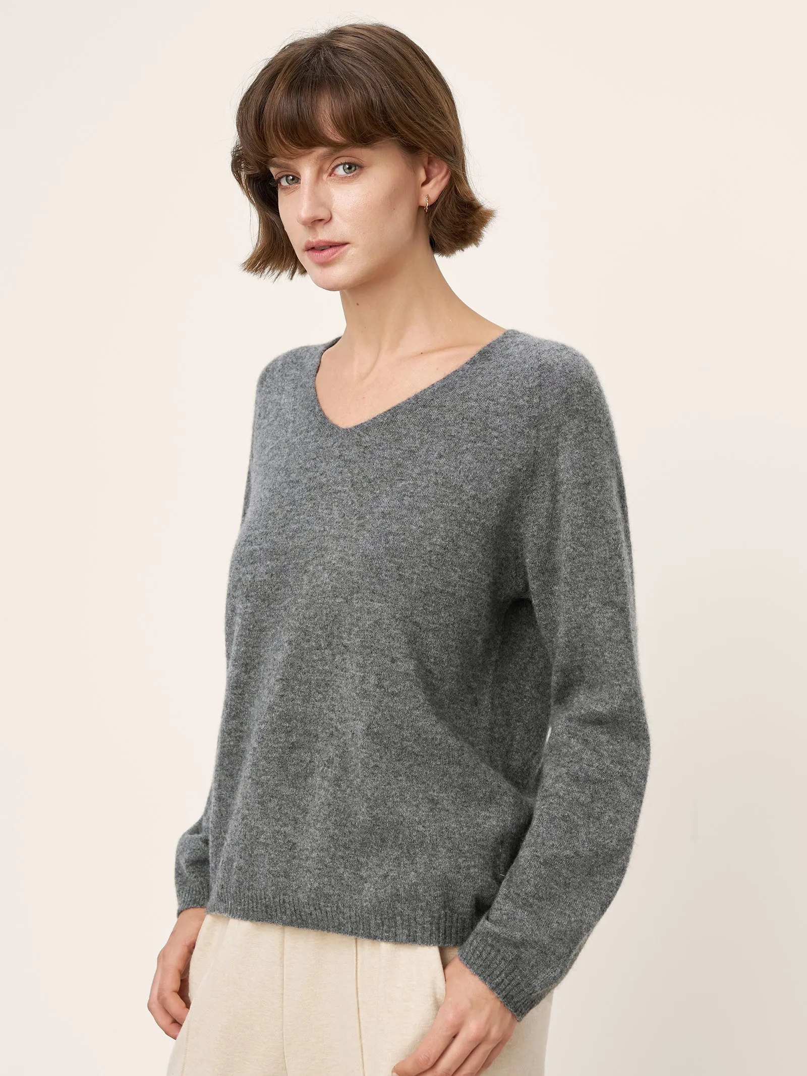 Mongolian Cashmere & Mulberry Silk Seamless Ribbed Trim V-Neck Sweater TESSA sold by Lintico product image thumbnail 2