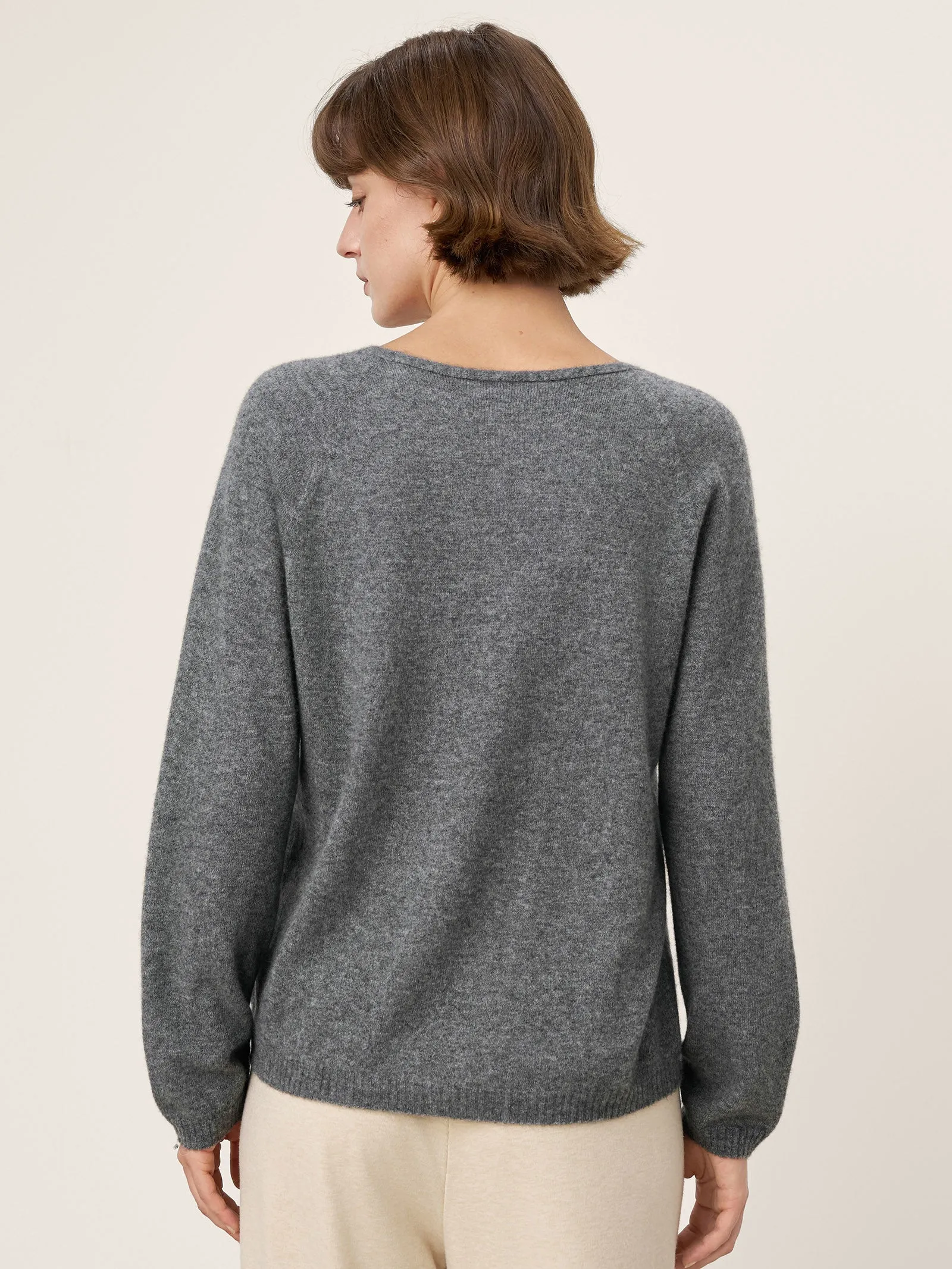 Mongolian Cashmere & Mulberry Silk Seamless Ribbed Trim V-Neck Sweater TESSA sold by Lintico product image thumbnail 3