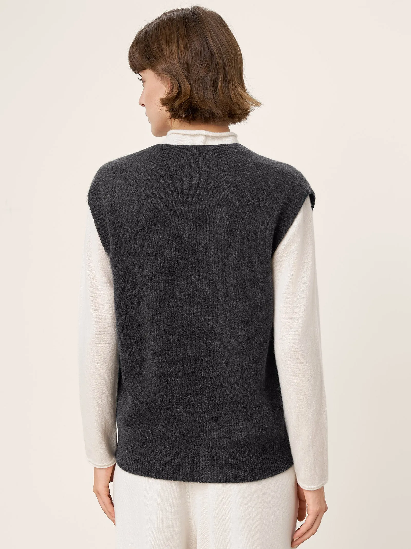 100% Mongolian Cashmere Sleeveless V-Neck Knit Vest HARMONY sold by Lintico product image thumbnail 4