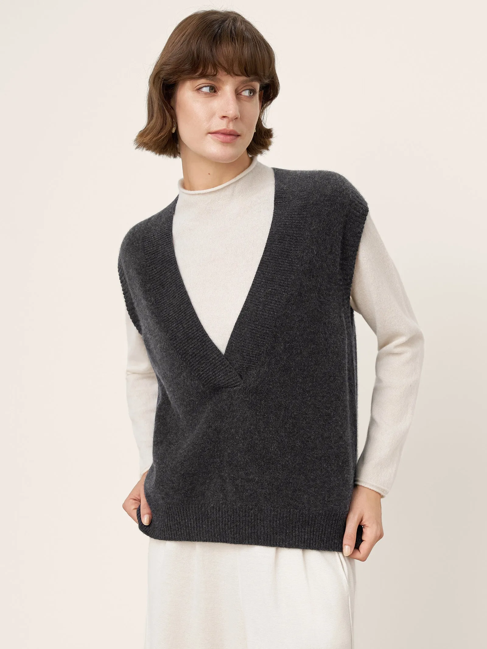 100% Mongolian Cashmere Sleeveless V-Neck Knit Vest HARMONY sold by Lintico product image thumbnail 2