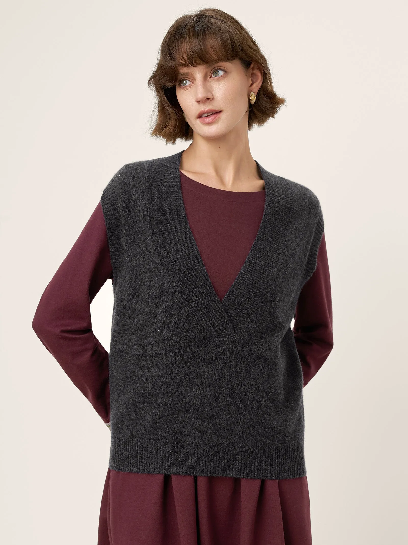 100% Mongolian Cashmere Sleeveless V-Neck Knit Vest HARMONY sold by Lintico product image thumbnail 5