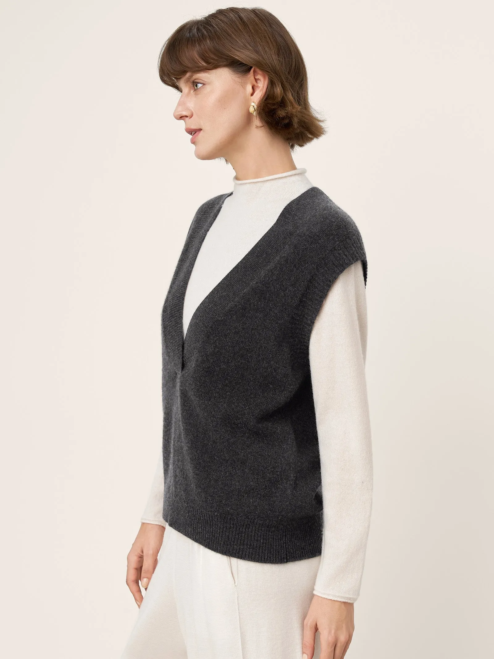 100% Mongolian Cashmere Sleeveless V-Neck Knit Vest HARMONY sold by Lintico product image thumbnail 3