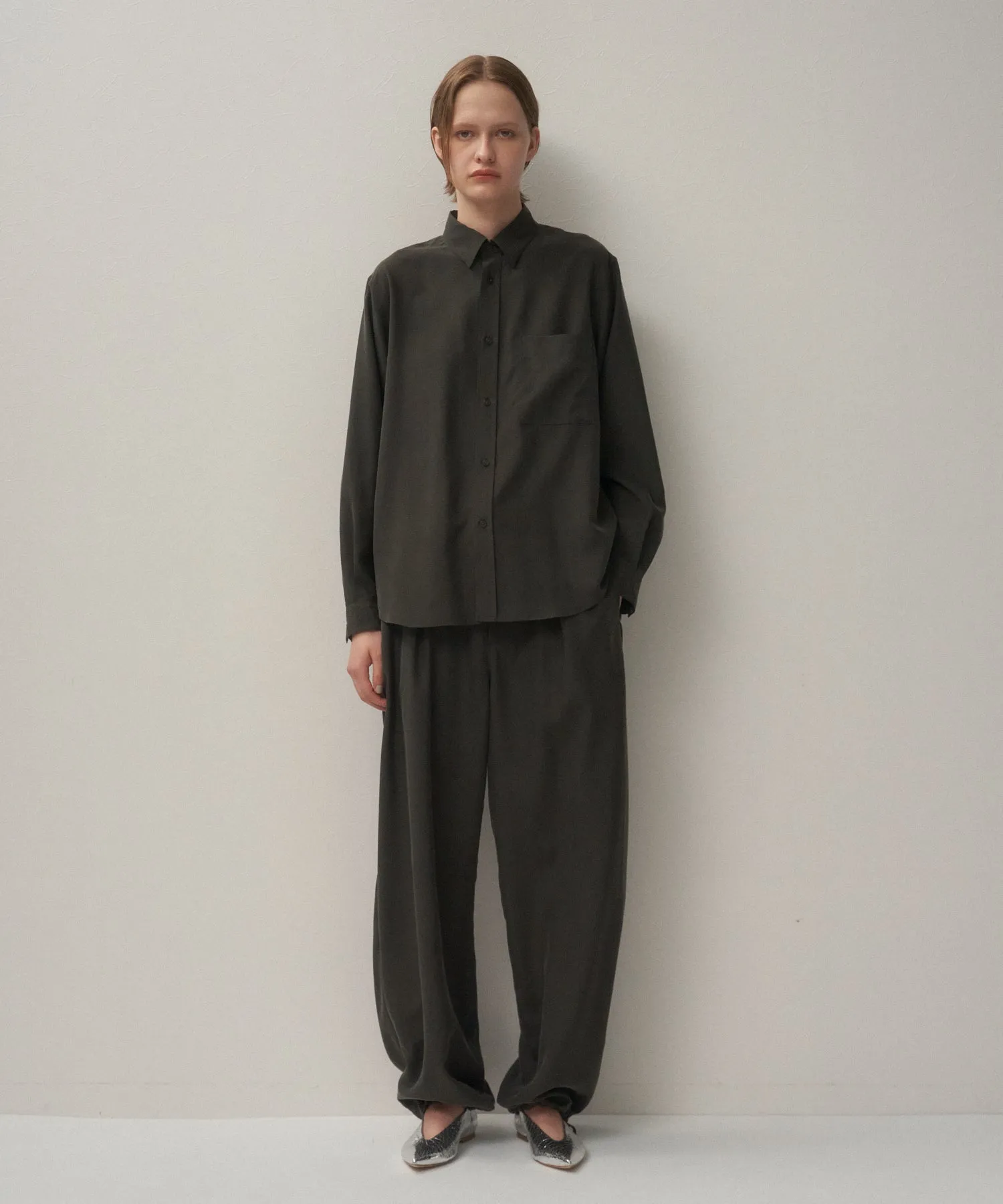 SILK SUEDE | TUCKED EASY PANTS sold by ATON product image thumbnail 5