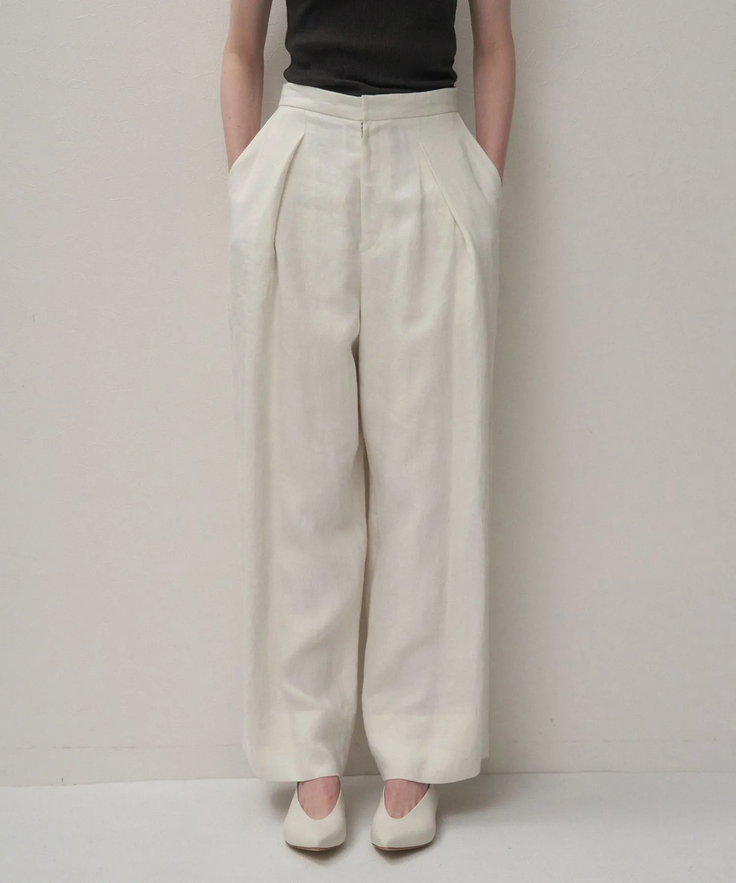 LINEN TWILL | TUCKED EASY PANTS sold by ATON
