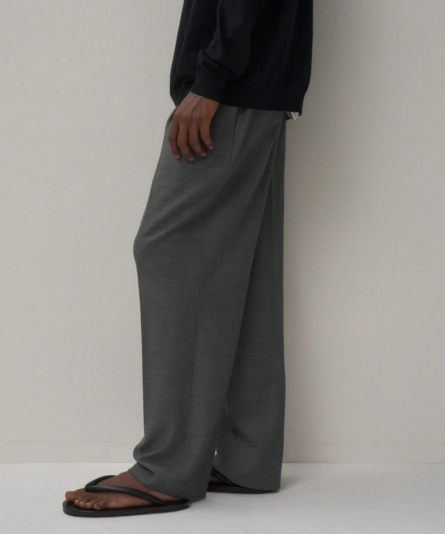 TWIST WOOL GAUZE | TWO TUCKED EASY PANTS sold by ATON product image thumbnail 2