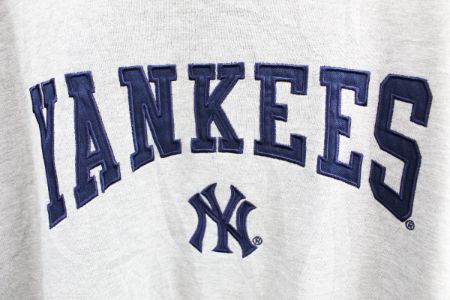 Adidas MLB New York Yankees Embroidered Logo Crewneck sold by HG Vintage